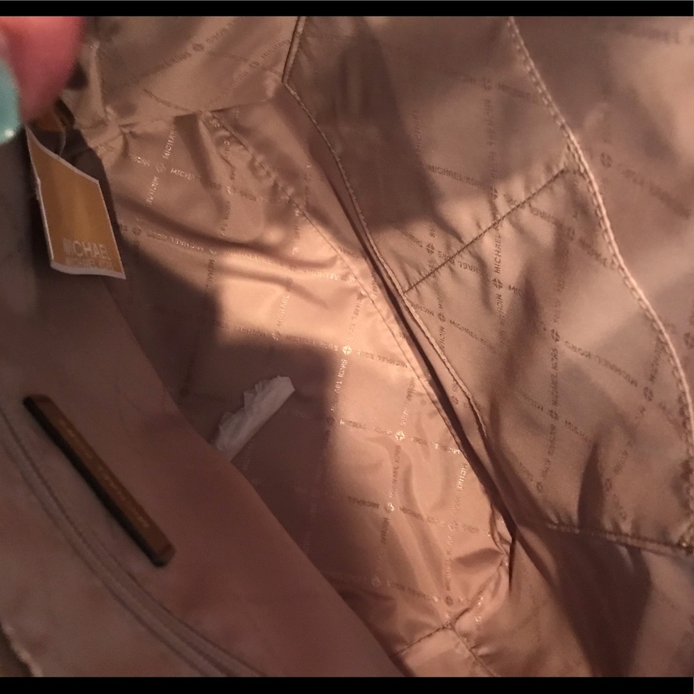 Michael Kors Signature Bedford Tote - Picture 5 of 6